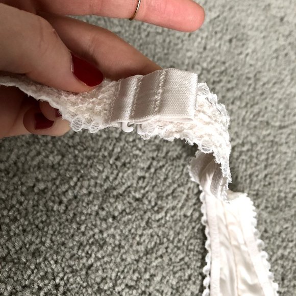 Victoria's Secret White Lace Bralette Size M - Picture 6 of 6